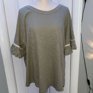 🌻BUNDLE 3 Women’s blouses for 15% off!🌻